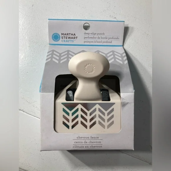 Martha Stewart Crafts Deep Edge Punch Chevron Fence Crafting Scrapbooking Tool - Picture 1 of 3